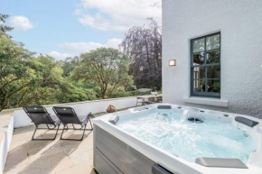 Stunning Dalchenna w/hot tub & huge garden